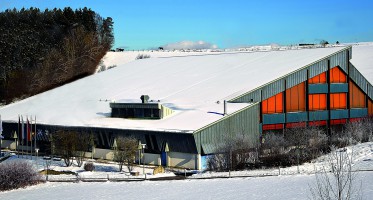 eisstadion-regen-außenansicht